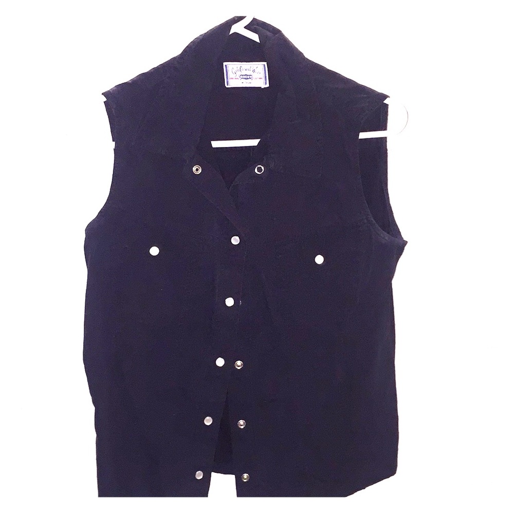 Rocky black sleeveless button down shirt!